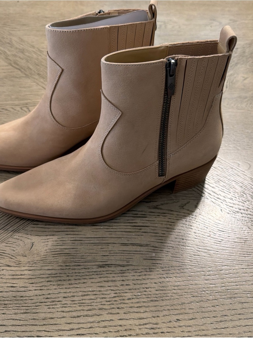 New Womens Donald Pliner Banks Western Beige Nubuck Heeled Ankle Boots Size 7.5